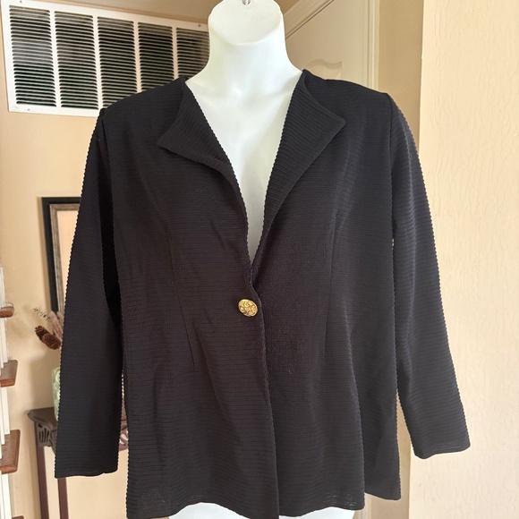 NWT Exclusively Misook Black Ribbed Knit Jacket Decorative Gold Button 1X - Picture 1 of 3